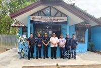 Wakil Direktur Utama PT Timah Tbk, Harry Budi Sidharta meresmikan Rumah Layanan Koperasi dan UMKM Binaan PT Timah di Pulau Kundur, Kabupaten Karimun | Foto: Zonamu/Humas PT Timah