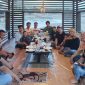 Keluarga Besar LMG saat buka puasa bersama di Pantai Tige Berlian | Foto : Zonamu/Imam
