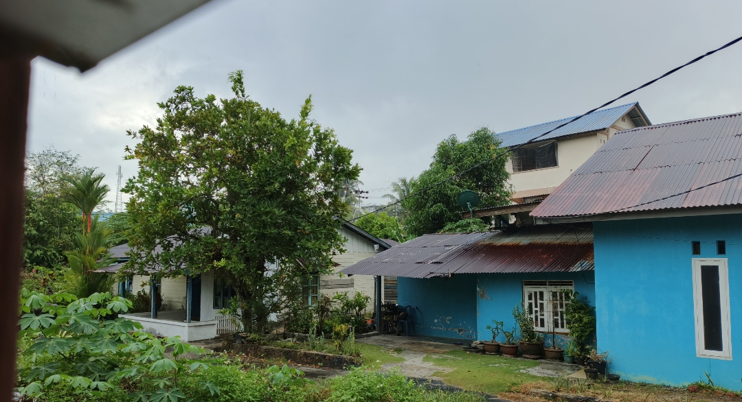 Potret suasana sore hari di Dabo Singkep mendung berhujan | Foto.: Zonamu/Wandi