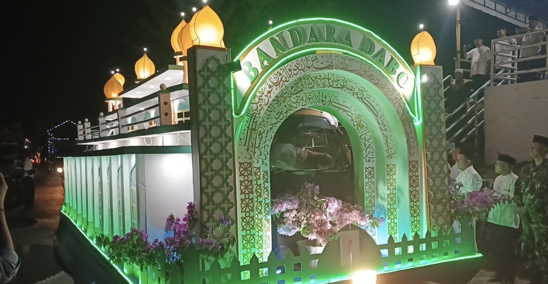 Truk Berhias Masjid Az-Zulfa Curi Perhatian Pawai Takbiran | Foto : Zonamu/Wandi