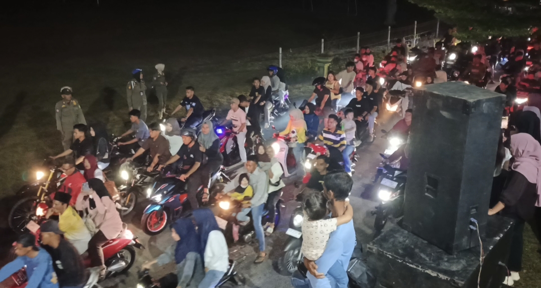 Ribuan Kendaraan Meriahkan Malam Takbiran di Dabo Singkep | Foto : Zonamu/Wandi