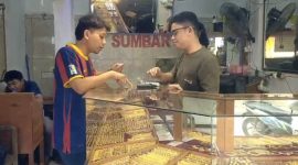 Potret Jual beli di toko mas Dabo Singkep | Foto : Zonamu/Paino TVRI untuk Zonamu.com