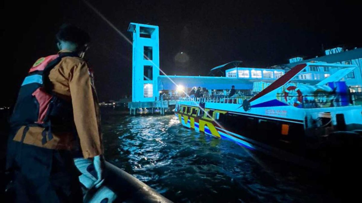 Tim Rescue Pos SAR Karimun menggunakan Rigid Inflatable Boat (RIB) 01 saat melakukan penyisiran di perairan depan Coastal Area, Tanjungbalai Karimun, Kamis (5/3/2026) |Foto: Zonamu/Basarnas