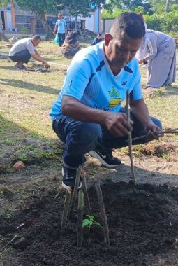 Disperindagkop Lingga Tanam Kates Perkuat Ketahanan Pangan