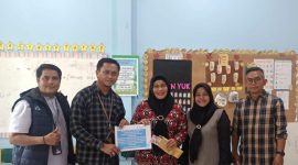 PT Timah Tbk berkolaborasi dengan BKKBN Kepri menghadirkan psikolog profesional untuk memberikan layanan konseling gratis bagi orang tua dan anak di TPA Darul Mukmin, Karimun | Foto: Zonamu/Humas PT Timah
