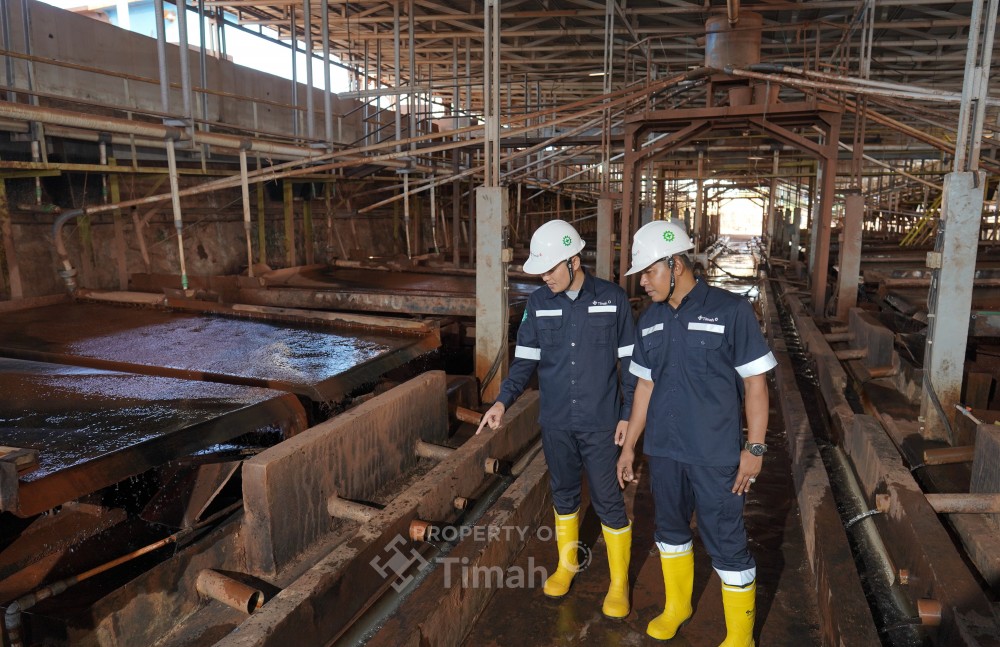 Kapal Isap Produksi (KIP) milik PT Timah. Sepanjang 2025, PT Timah mencatatkan produksi logam timah sebesar 17.815 metrik ton, memenuhi permintaan pasar global | Foto: Zonamu/Humas PT Timah
