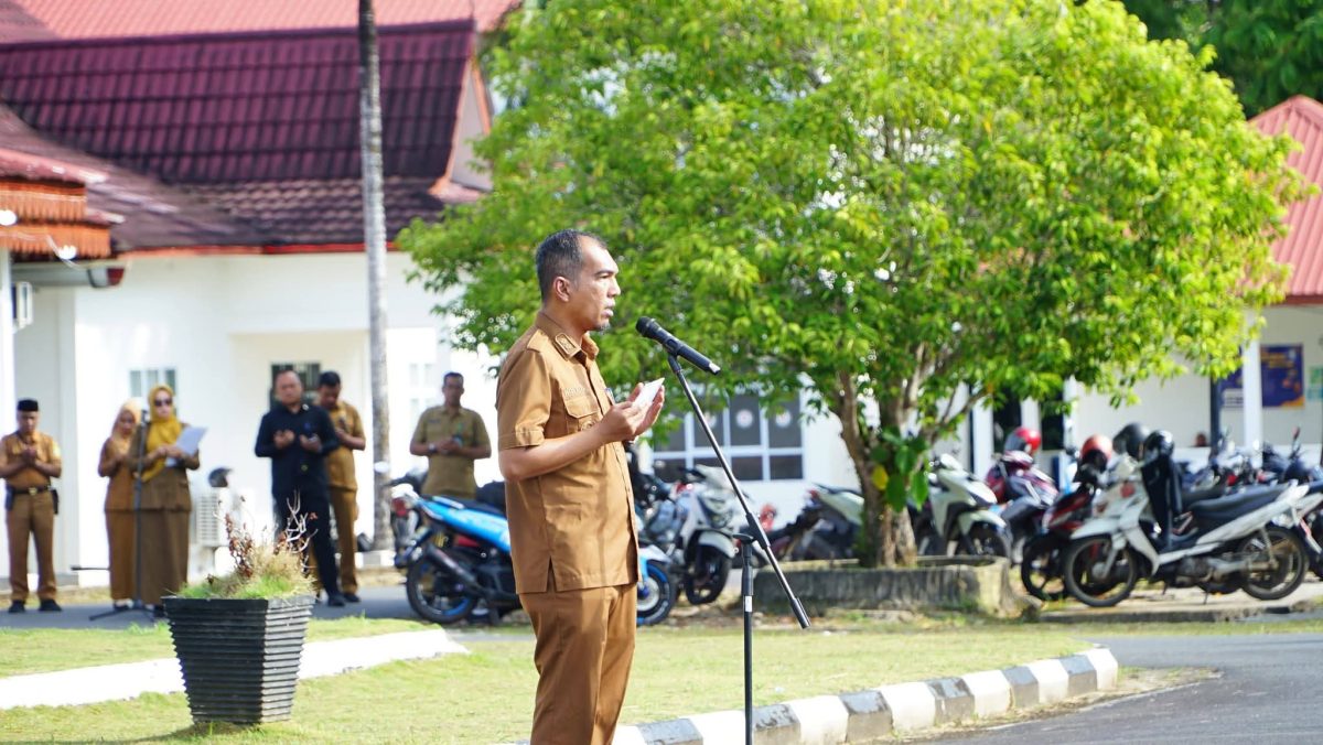 Wakil Bupati Lingga Novrizal saat pimpin apel | Foto : Zonamu/Diskominfo Lingga