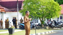 Wakil Bupati Lingga Novrizal saat pimpin apel | Foto : Zonamu/Diskominfo Lingga