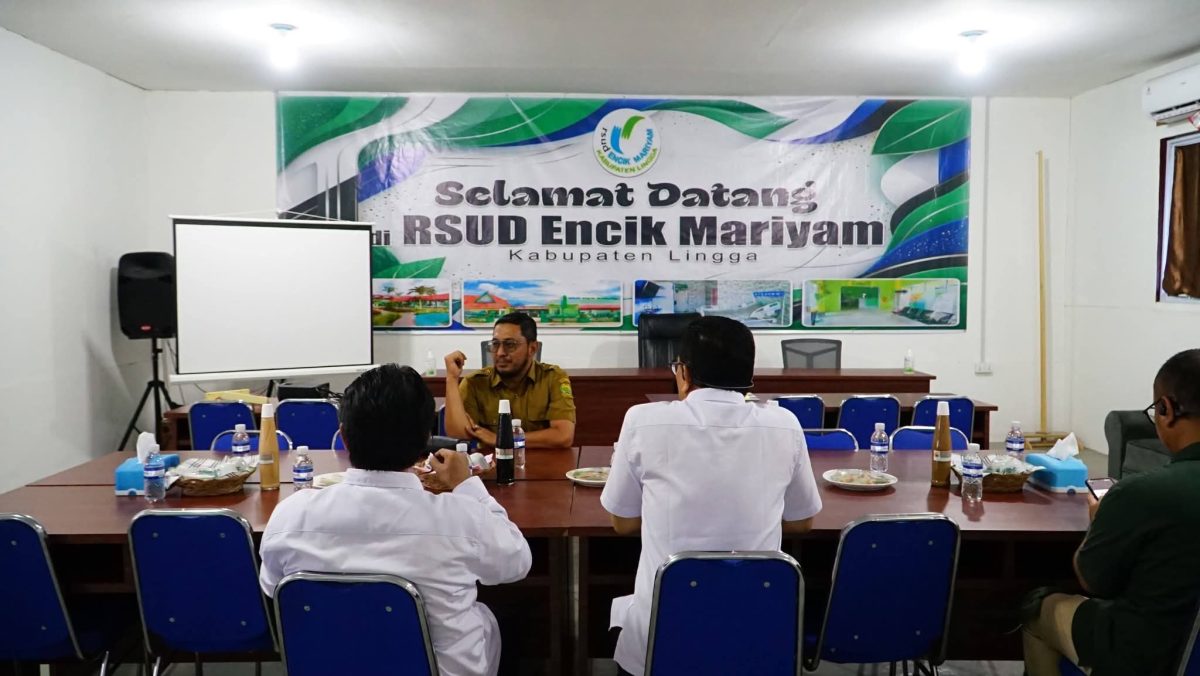 Tim Supervisi saat kunjungi RSUD Encik Mariam Daik Lingga | Foto : Zonamu/Diskominfo Lingga