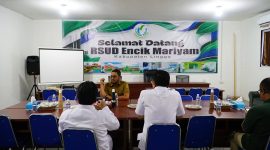 Tim Supervisi saat kunjungi RSUD Encik Mariam Daik Lingga | Foto : Zonamu/Diskominfo Lingga