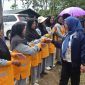 Ketua DPRD Lingga saat mengikuti pembukaan turnamen bola di Desa Tinjul | Foto : Zonamu/Humas DPRD Linggga