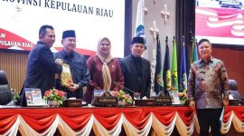 Pemprov Kepri saat sidang paripurna terkait LKPj 2026 (Foto : Zonamu?/Diskominfo Kepri)