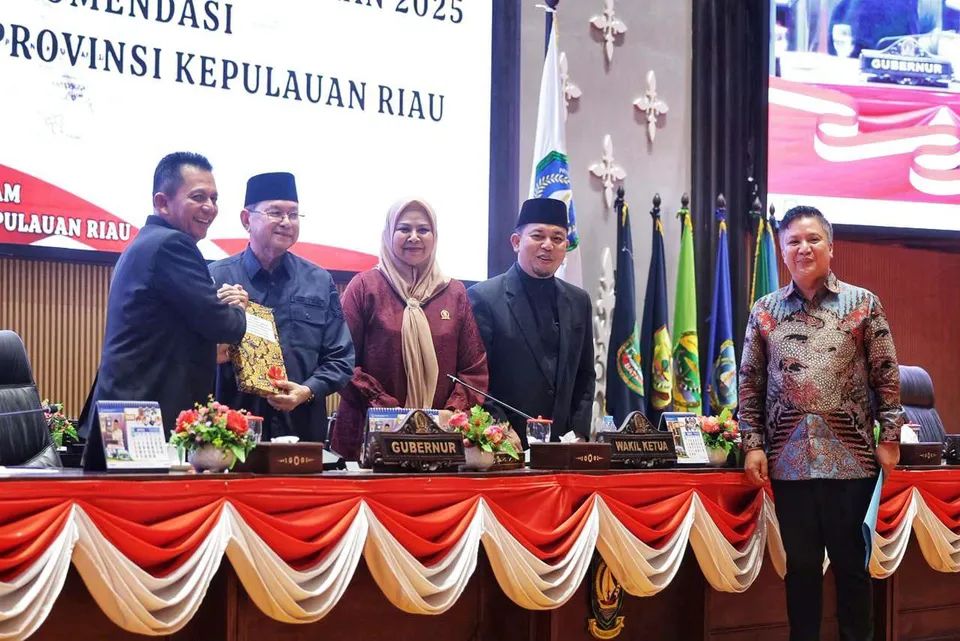Pemprov Kepri saat sidang paripurna terkait LKPj 2026 (Foto : Zonamu?/Diskominfo Kepri)