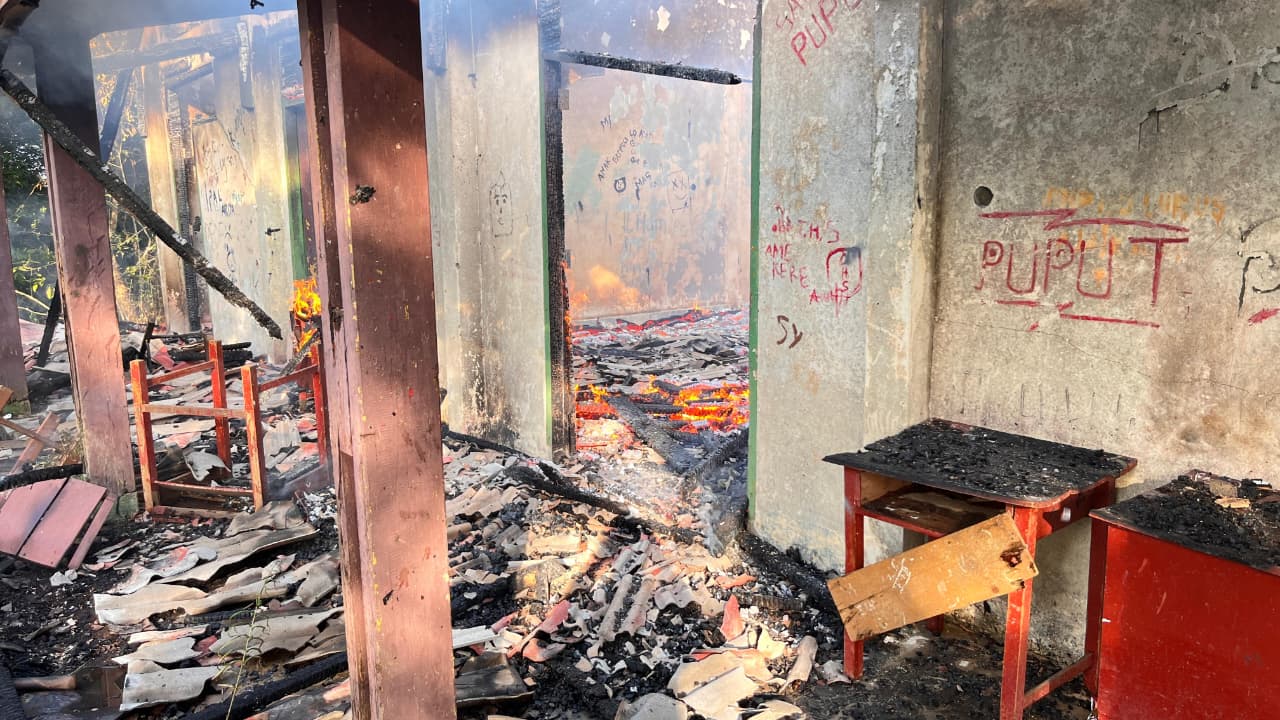 Kondisi gudang sekolah yang hangus di lahap si Jago Merah | Foto : Zonamu/Ist