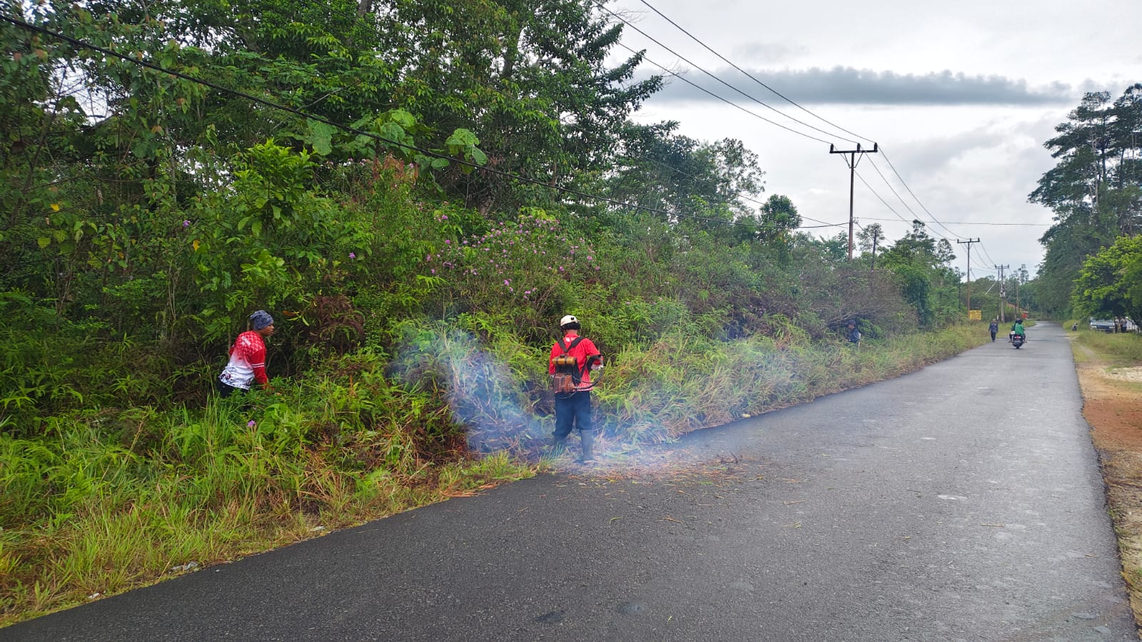 Kecamatan Singkep Barat saat melakukan gotong royong | Foto : Zonamu/Eki