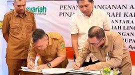 Bupati Lingga bersama BRK Syariah saat penandatangan MoU dengan BRK Syariah | Foto : Zonamu/Ist