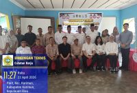 Kepala Desa Selat Mendaun, Rusli, bersama seluruh perangkat desa berfoto bersama jajaran Kejaksaan Negeri Karimun usai kegiatan | Foto: Zonamu/Pemdes Selat Mendaun