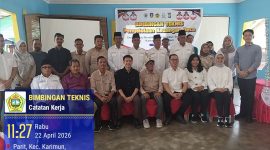 Kepala Desa Selat Mendaun, Rusli, bersama seluruh perangkat desa berfoto bersama jajaran Kejaksaan Negeri Karimun usai kegiatan | Foto: Zonamu/Pemdes Selat Mendaun