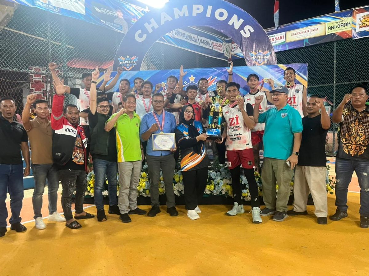 Ketua DPRD Lingga Maya Sari saat menutup turnamen volly | Foto : Zonamu/Ist