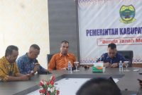 Pimpinan daerah Kabupaten Lingga saat melakukam rapat | Foto : Zonamu/Diskominfo Lingga