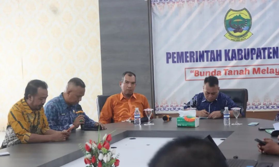 Pimpinan daerah Kabupaten Lingga saat melakukam rapat | Foto : Zonamu/Diskominfo Lingga