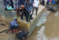 Proses persidangan pemeriksaan lapangan di Desa Marok Kecil  | Foto : Zonamu/Wandi