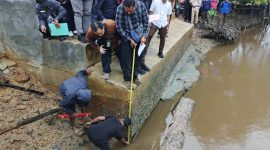 Proses persidangan pemeriksaan lapangan di Desa Marok Kecil  | Foto : Zonamu/Wandi