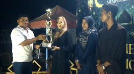 Pembagian hadiah kepada para peserta lomba | Foto : Zonamu/Paino