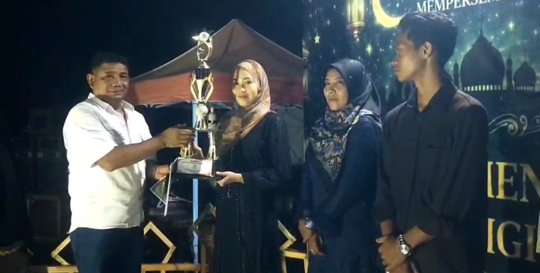 Pembagian hadiah kepada para peserta lomba | Foto : Zonamu/Paino