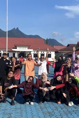 Diskominfo Lingga Ikut Senam Sehat Perkuat Silaturahmi