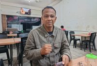 Feri Setiawan, Ayah pelapor Y, saat diwawancarai media ini terkait kasus tersebut di Kedai Kopi Abu Dafi #11 pada, Jumat (10/4/2026) malam | Foto: Ami
