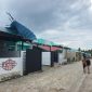 Kondisi salah satu rumah di Komplek Perumahan Gladiola, Kelurahan Tebing, yang mengalami kerusakan berat pada bagian atap setelah diterjang angin puting beliung, Selasa (14/4/2026) | Foto: Bustomi