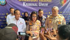 Kabid Humas Polres Lingga saat melaksanakan konferensi pers | Foto : Zonamu/Ist
