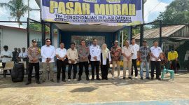 Wabup Lingga Buka Pasar Murah Bantu Warga Posek | Foto : Zonamu/Andi