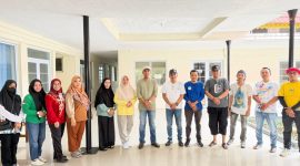 YKI Lingga Gotong Royong Bersihkan Sekretariat Baru Bersama | Foto : Zonamu/Imam