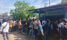 Warga Padati Lokasi Rekonstruksi Pembunuhan Istri Di Singkep
