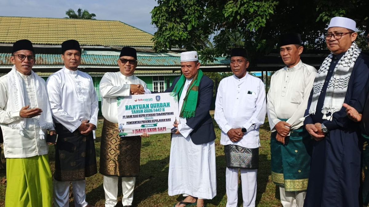 Pemprov Kepri dan BRK Syariah Salurkan Kurban ke Lingga | Foto : Zonamu/Wandi