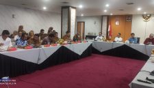 Kepala Bapenda Kabupaten Lingga saat audiensi bersama DPRD Provinsi Kepri di Kota Batam | Foto : Zonamu/Ist
