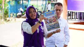 Ketua Tim Penggerak Posyandu Kabupaten Lingga saat memberikan edukasi | Foto : Zonamu/Rudi