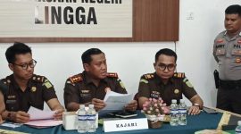 Kajari Lingga saat didampingi Kasi Intel dan Kasipidsus saat audiensi | Foto : Zonamu/Wandi