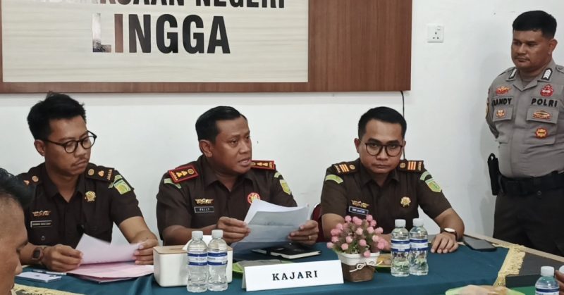 Kajari Lingga saat didampingi Kasi Intel dan Kasipidsus saat audiensi | Foto : Zonamu/Wandi