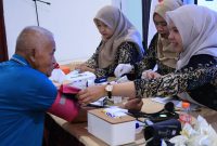 Imigrasi Dabo Singkep Cek Kesehatan Gratis dan Bakti Sosial untuk Warga | Foto : Zonamu/Ist