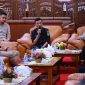 Kadis Pariwisata Kepri Hasan saat berkunjung ke Daik Lingga bersama Wakil Bupati Lingga Novrizal | Foto : Zonamu/Ist