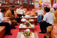 Bupati Lingga saat menerima kunjungan Kanwil Imigrasi Kepri | Foto : Zonamu/Istimewa