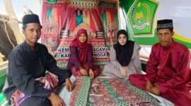 Dua pasang pengantin saat menikah di atas kapal | Foto : Zonamu/Istimewa