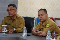 PLT. Kadisdikpora Lingga saat menghadiri rapat bersama terkait sekolah rakyat (Foto : Zonamu/Ist)