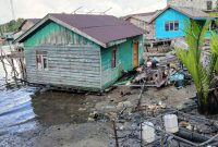 Potrer Kondisi Rumah Warga di Desa Tanjung Irat roboh dihantam Angin Kencang | Foto : Zonamu/Istimewa