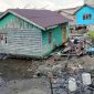 Potrer Kondisi Rumah Warga di Desa Tanjung Irat roboh dihantam Angin Kencang | Foto : Zonamu/Istimewa