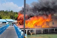 Insiden rumah di Kecamatan Senayang Hangus terbakar | Foto : Zonamu/Ist