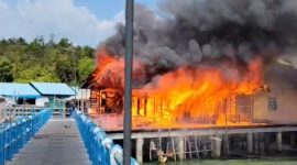 Insiden rumah di Kecamatan Senayang Hangus terbakar | Foto : Zonamu/Ist